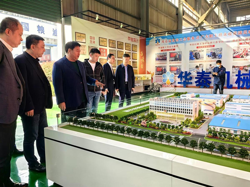 滑县县长陆志杰邀北京稻香村食品总经理马胜军一行莅临华泰集团考察调研